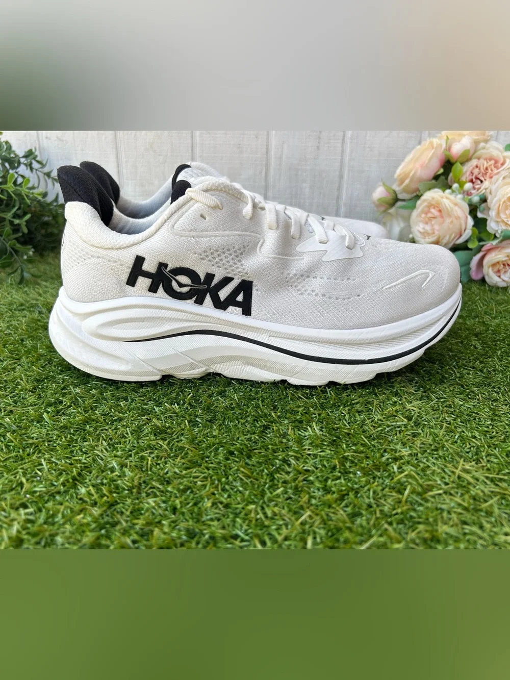 Hoka Clifton 10 Men Running Shoes White/Black US 8D women 9.5 unisex gently used